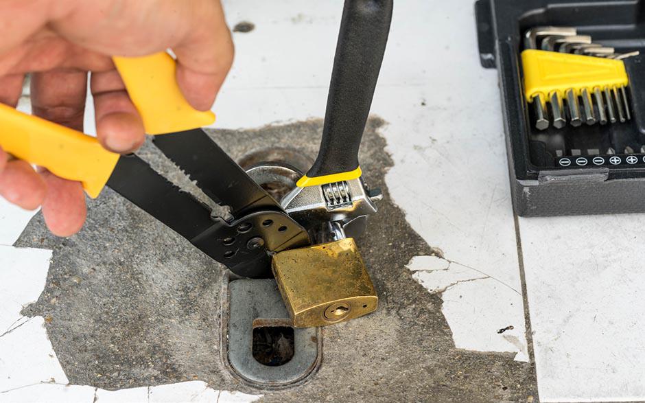  clé cassée dans serrure Thiverval-Grignon